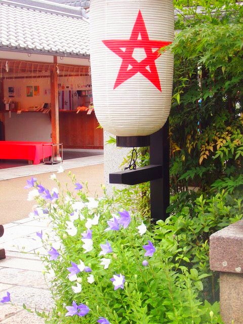 晴明神社の提灯の五芒星