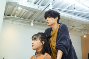 『きのう何食べた？』劇場版で美容師の役の松村北斗さんの写真