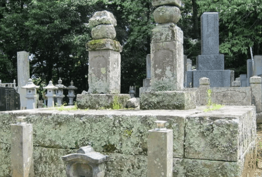 北条寺の北条義時夫婦のお墓を撮影した写真