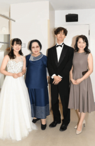 角野隼人さんとご家族を撮影した写真