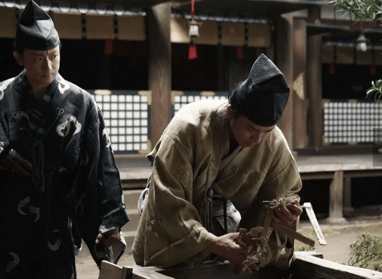 鎌倉殿の13人で木簡を調べる義時のシーンを撮影した写真