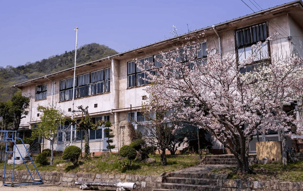 『とんび』映画の撮影場所ロケ地笠岡市旧大島東小学校を撮影した写真