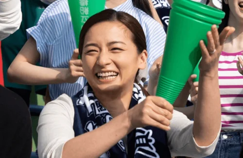 2022年5月27日(金)全国公開 【20歳のソウル】大義さんを応援しているシーン 母・尾野真千子